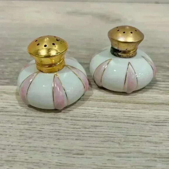 Vintage An Trice Gold Trim Small Hand Painted Porcelain Salt Pepper Shakers Pink - Picture 1 of 5